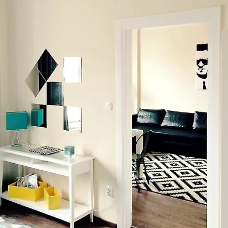 Hello Downtown - Broadway Budapest