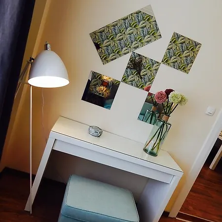 Hello Downtown - Broadway * Budapest