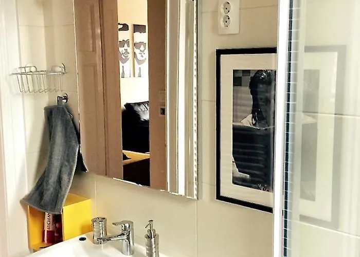 Hello Downtown - Broadway * בודפשט